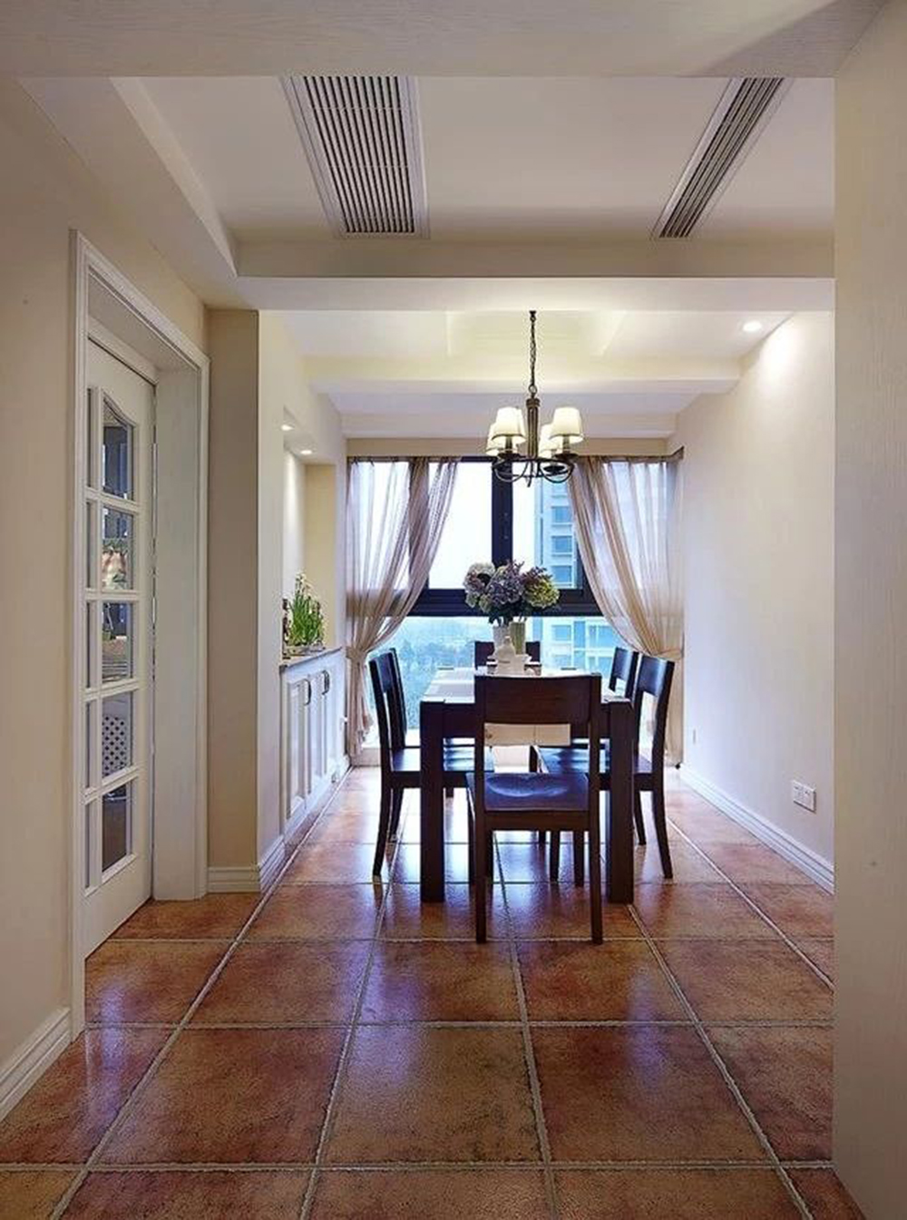 王建廷(图10) 王建廷:艺鸿装饰工装设计师(图10)