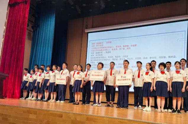 光明之路,共筑梦想 | 艺鸿装饰助力盲人学子点亮知识之光(图6) 光明之路,共筑梦想 | 艺鸿装饰助力盲人学子点亮知识之光(图6)