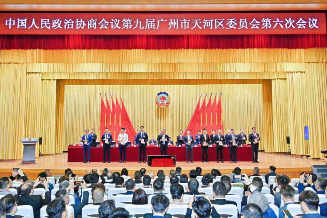 艺鸿装饰陈胜华先生连续三年荣获优秀政协委员称号(图1) 艺鸿装饰陈胜华先生连续三年荣获优秀政协委员称号(图1)