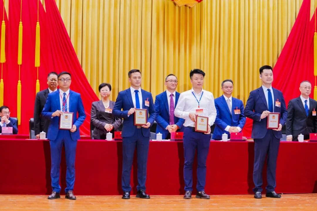 艺鸿装饰陈胜华先生连续三年荣获优秀政协委员称号(图5) 艺鸿装饰陈胜华先生连续三年荣获优秀政协委员称号(图5)