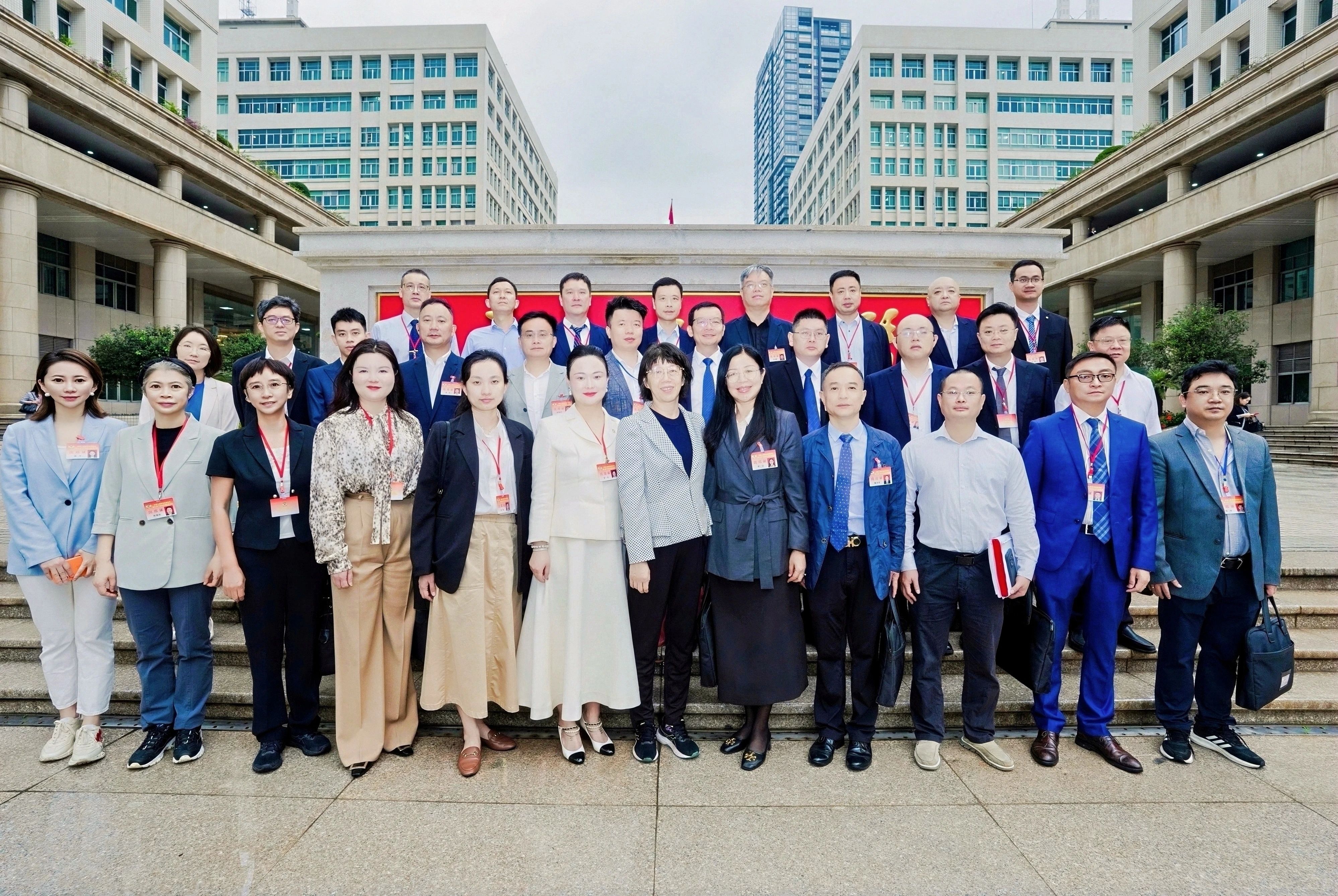 艺鸿装饰陈胜华先生连续三年荣获优秀政协委员称号(图12) 艺鸿装饰陈胜华先生连续三年荣获优秀政协委员称号(图12)