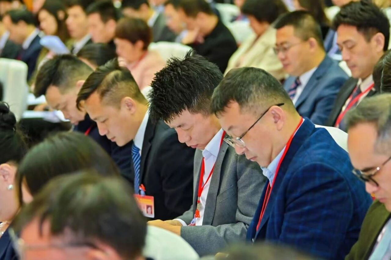 艺鸿装饰陈胜华先生荣获第九届优秀政协委员称号(图4) 艺鸿装饰陈胜华先生荣获第九届优秀政协委员称号(图4)