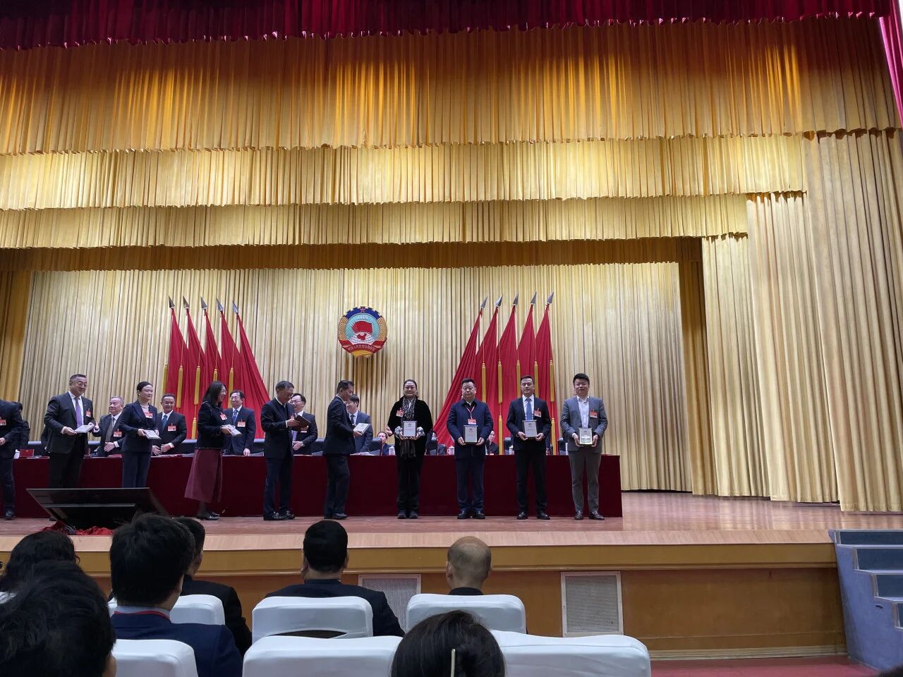 艺鸿装饰陈胜华先生荣获第九届优秀政协委员称号(图5) 艺鸿装饰陈胜华先生荣获第九届优秀政协委员称号(图5)
