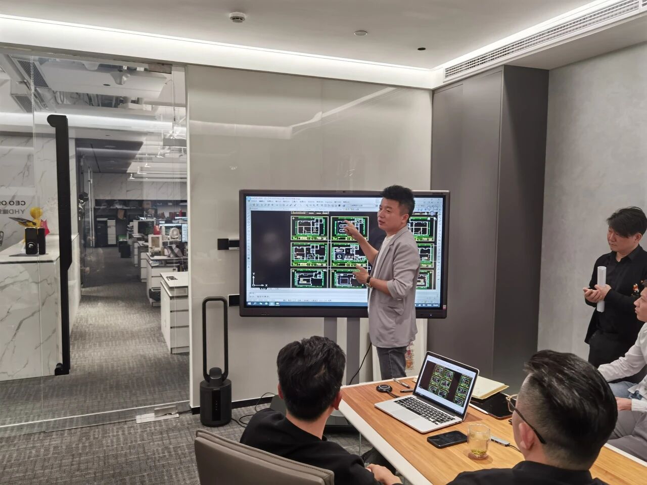 陈胜华:艺鸿装饰总设计师(图21) 陈胜华:艺鸿装饰总设计师(图21)