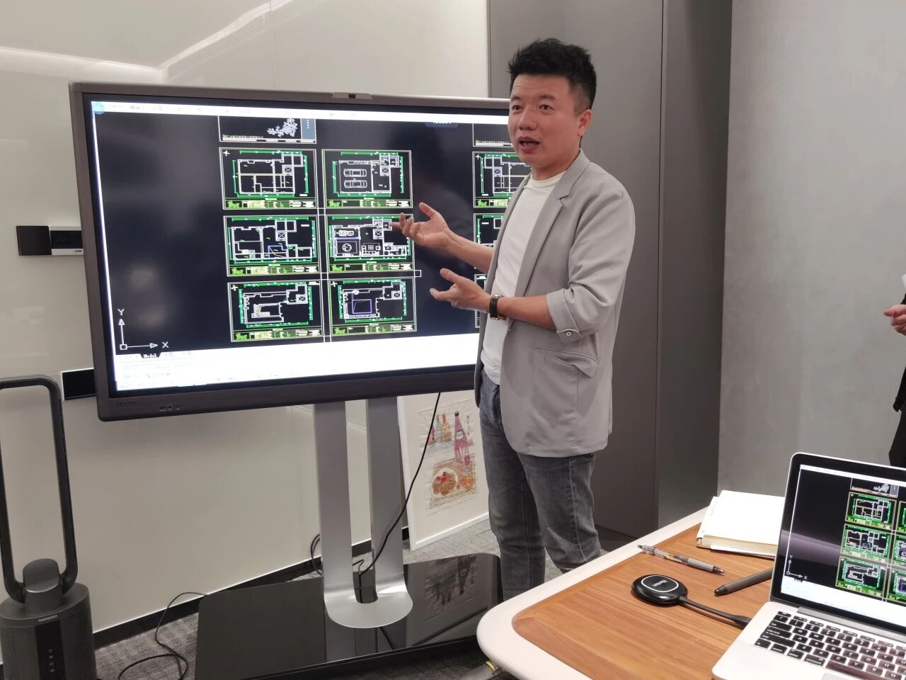 陈胜华:艺鸿装饰总设计师(图22) 陈胜华:艺鸿装饰总设计师(图22)