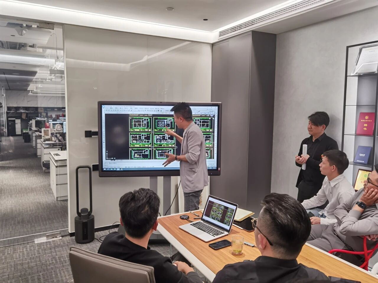 陈胜华:艺鸿装饰总设计师(图23) 陈胜华:艺鸿装饰总设计师(图23)