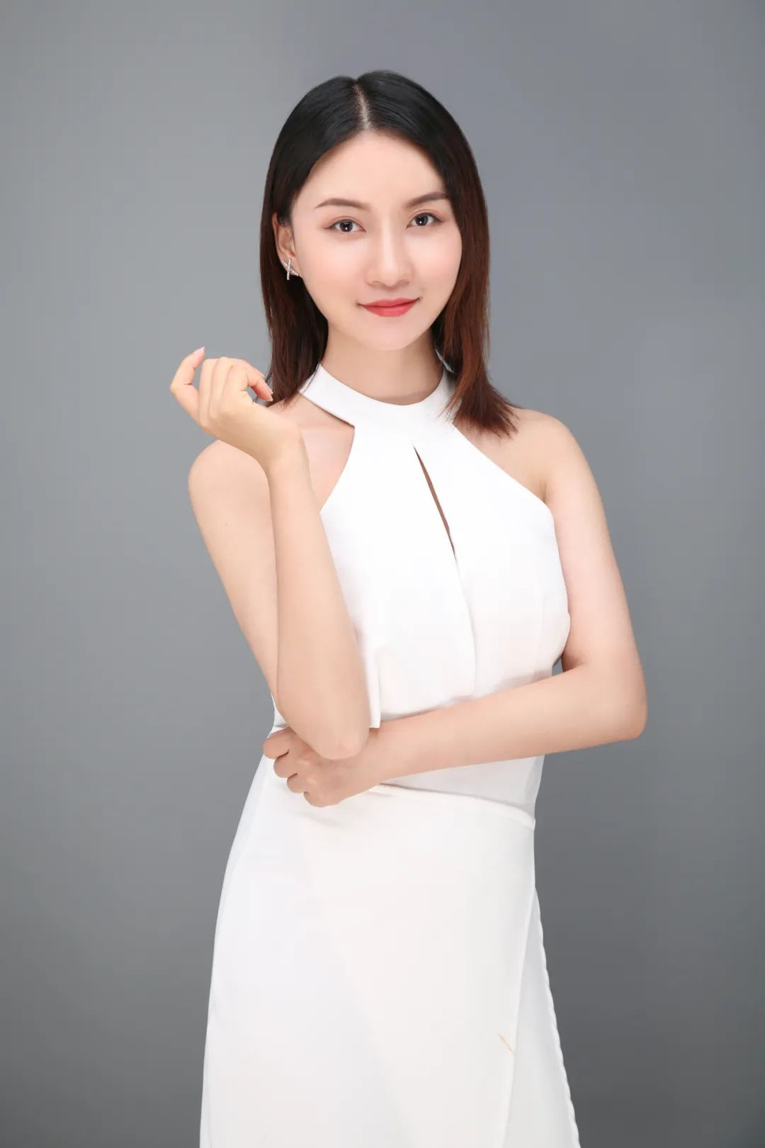 余 丹: 艺鸿装饰首席设计师(图1) 余 丹: 艺鸿装饰首席设计师(图1)